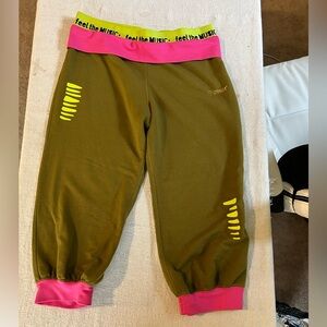 Zumba Marvelous women’s size medium green workout capris pants